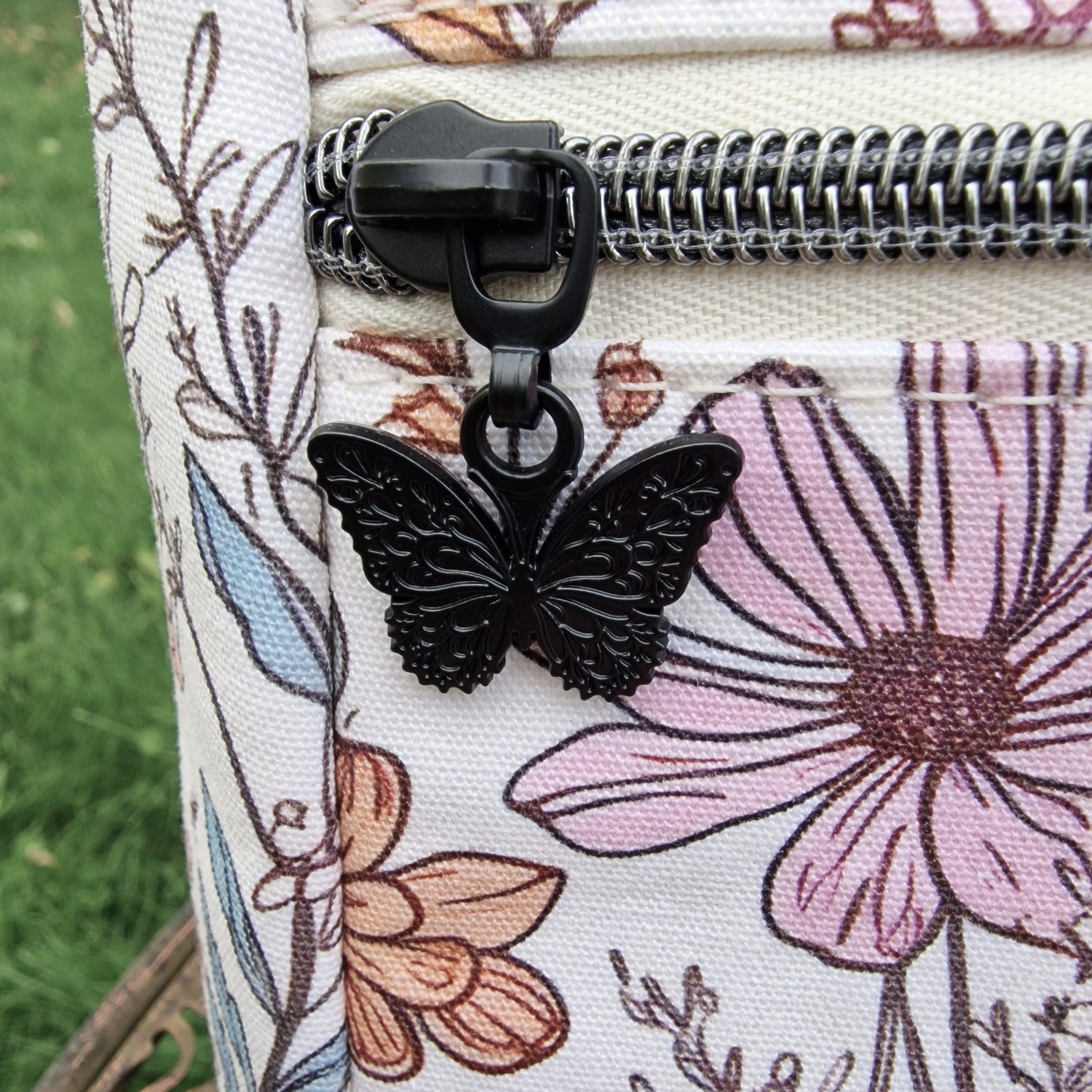 Momexa Crossbody Bag - Image 3