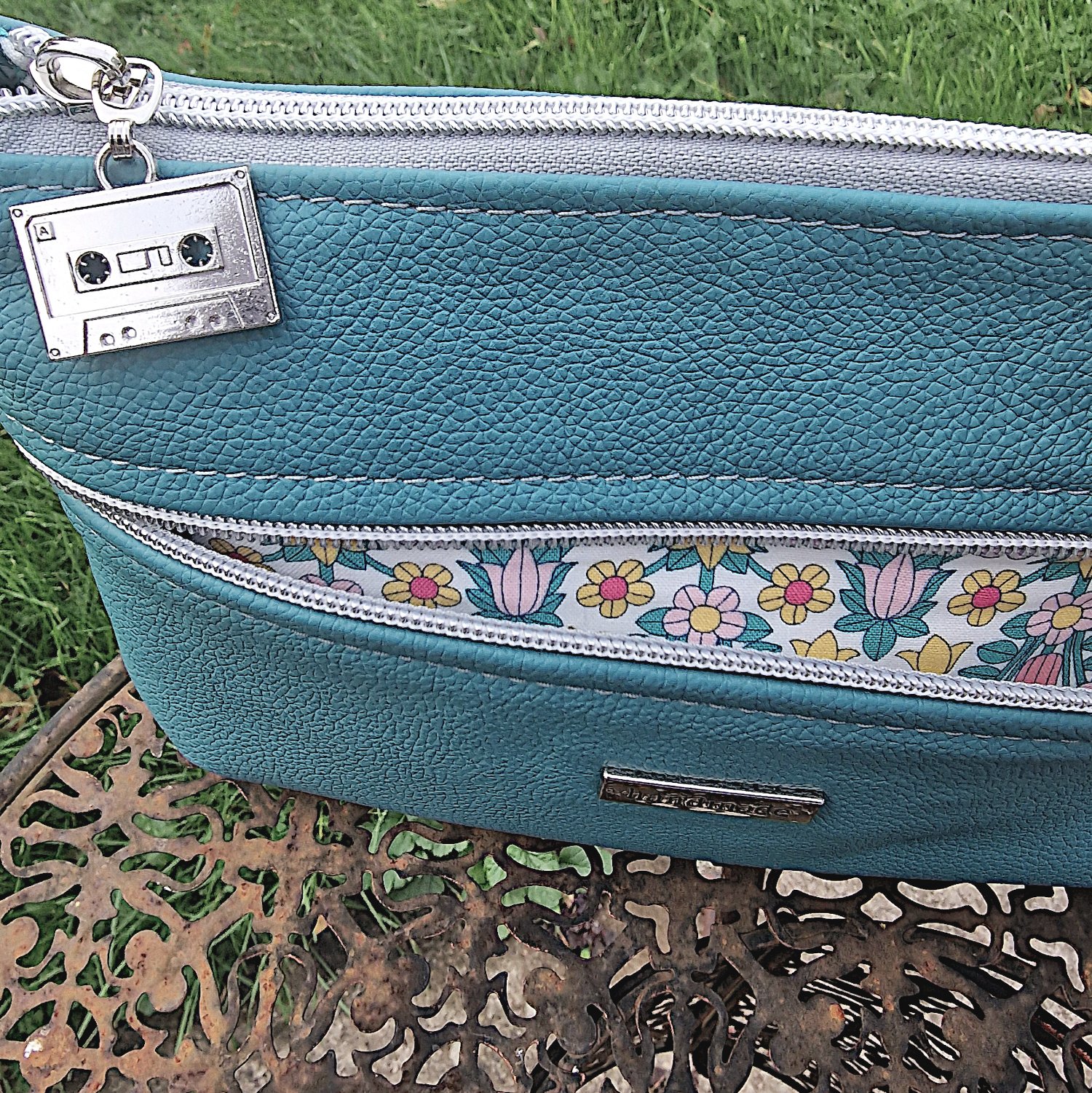 Starburn Crossbody Bag - Image 4