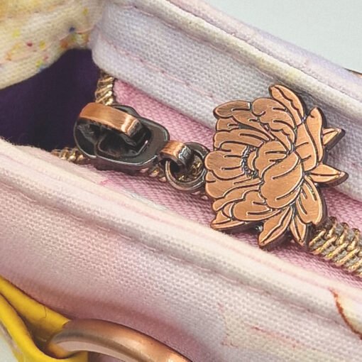 Momexa Crossbody Bag - Image 15