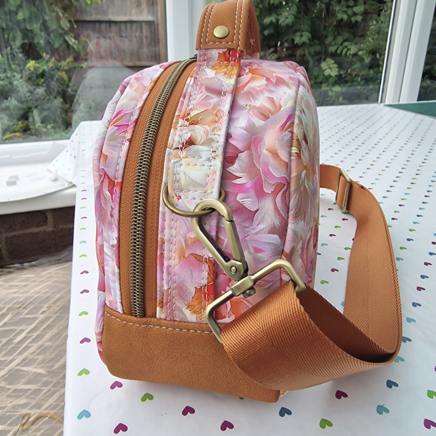 Konin Bowler Bag - Image 11