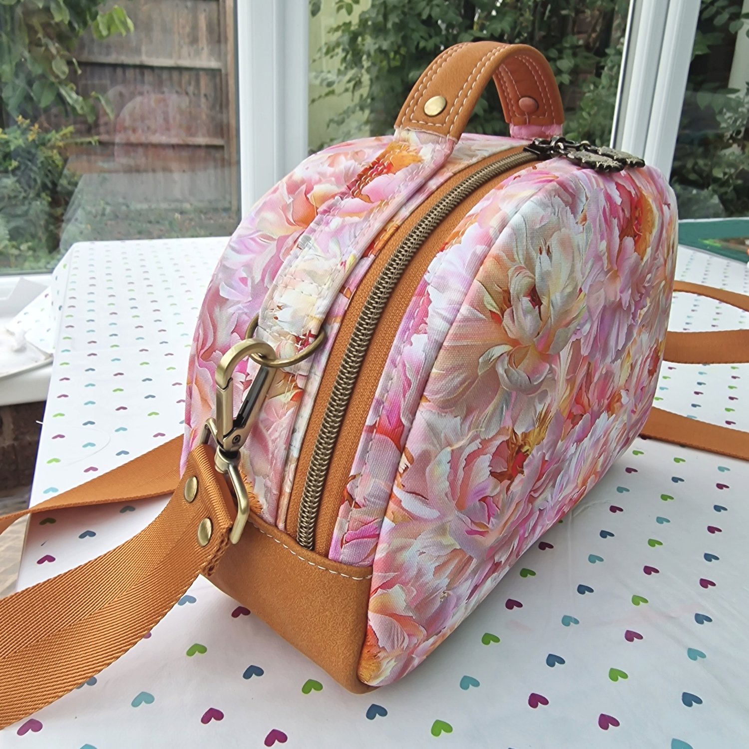 Konin Bowler Bag - Image 15