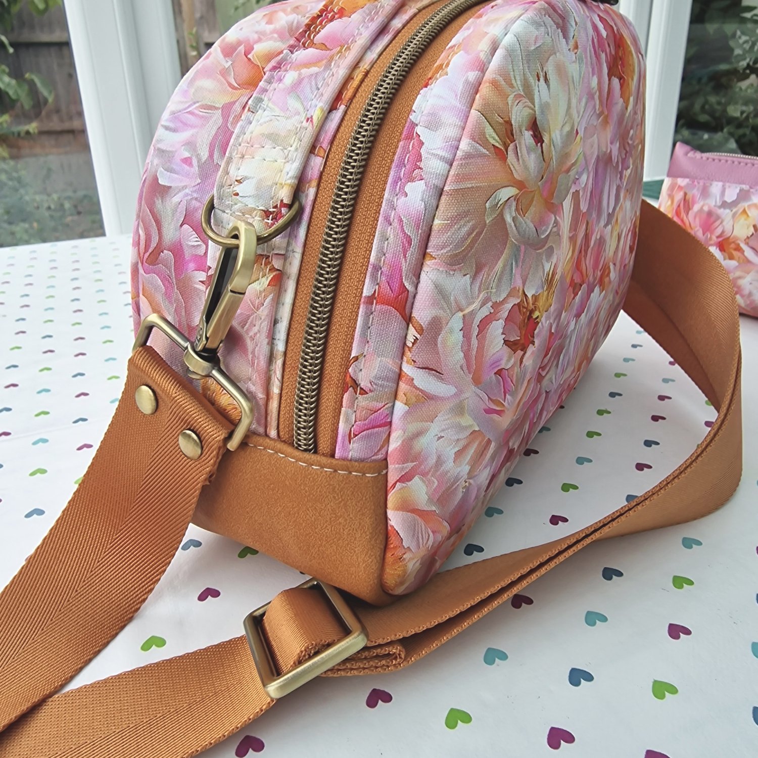 Konin Bowler Bag - Image 13