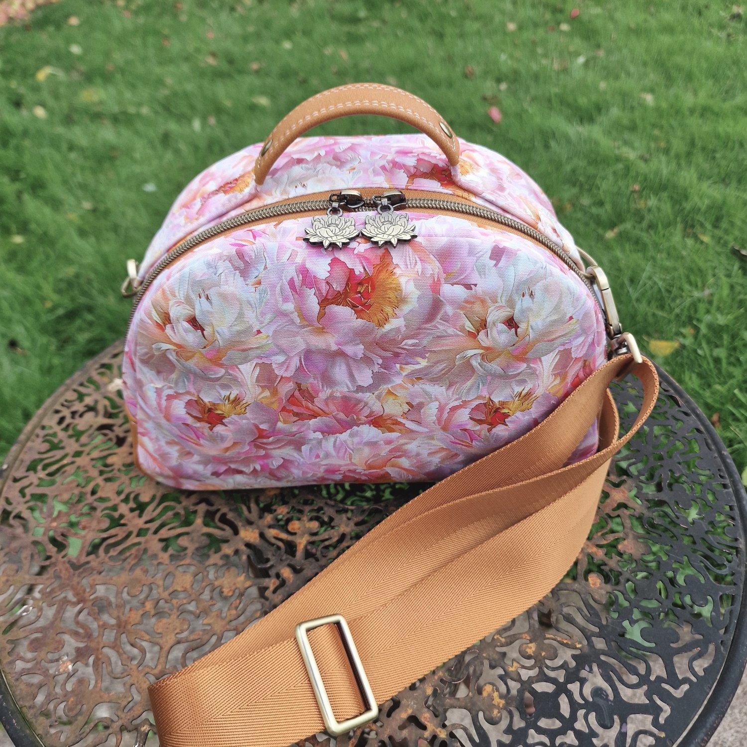 Konin Bowler Bag - Image 10