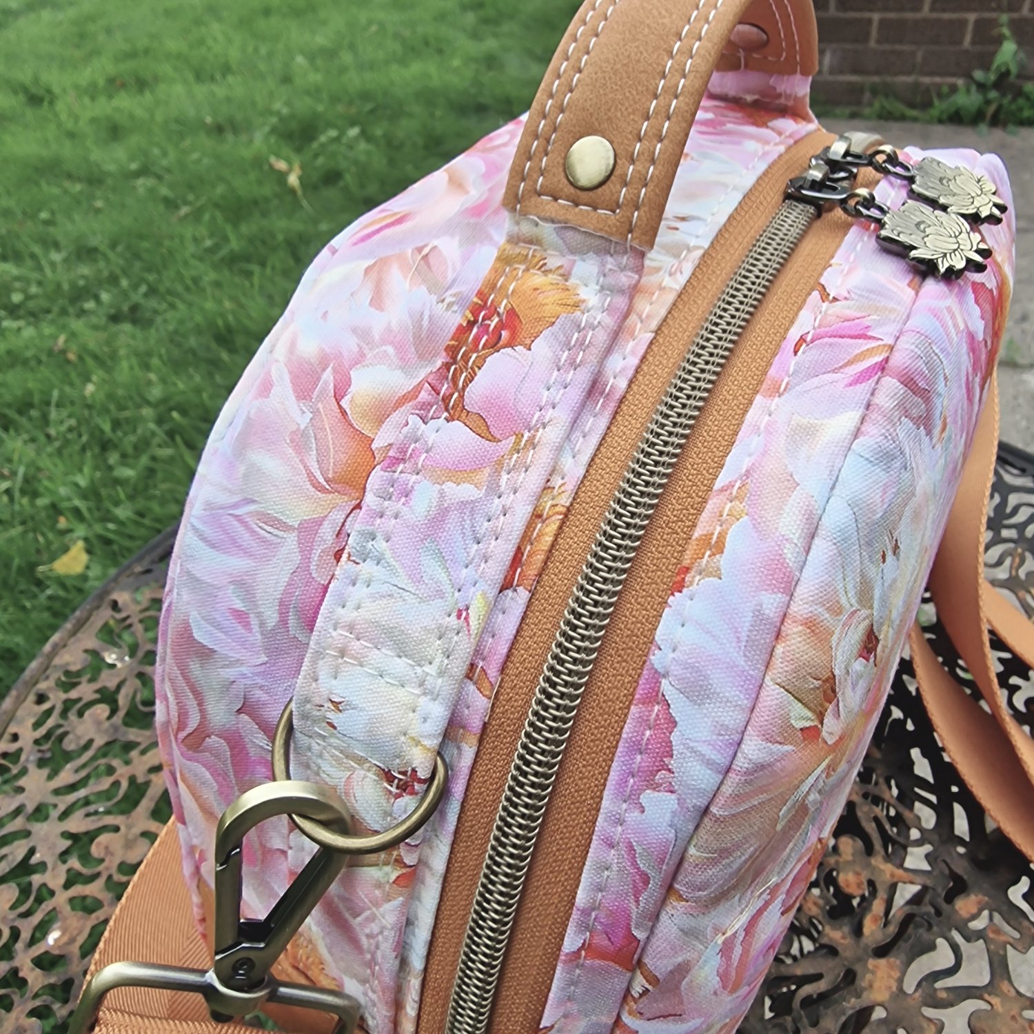 Konin Bowler Bag - Image 16